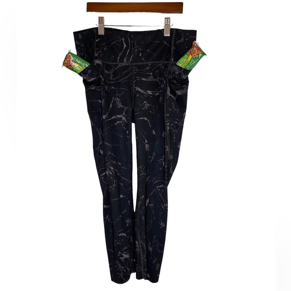 Athleta Capri leggings with 3 pockets